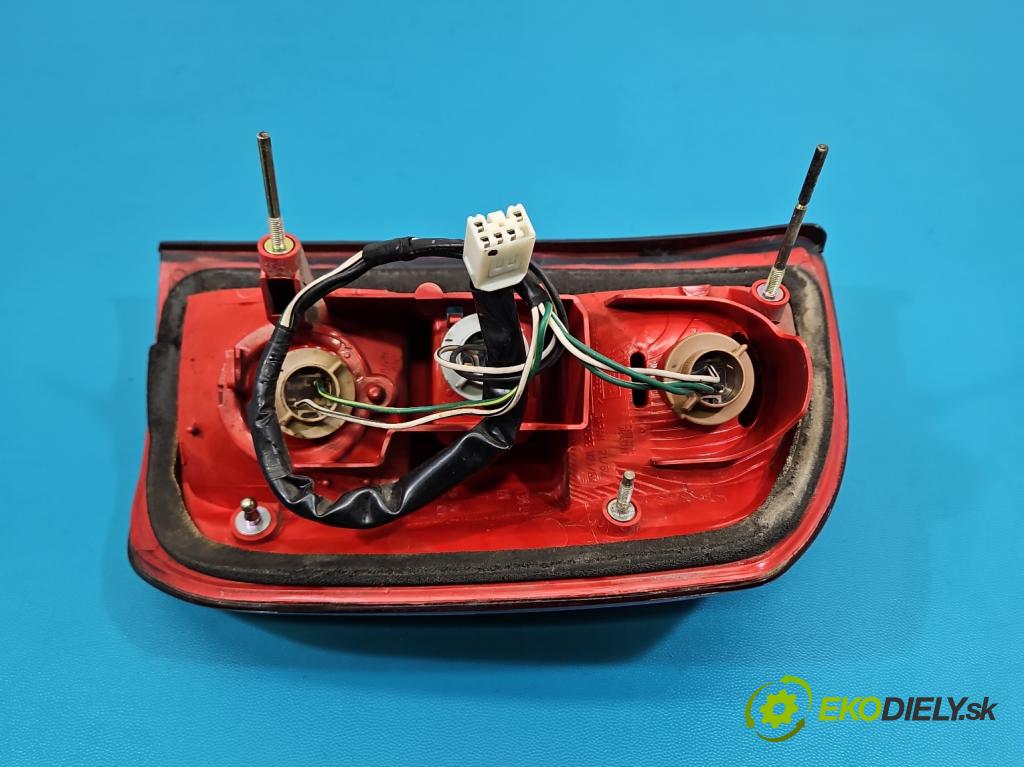 Toyota Rav4 II 2000-2005 2.0 D4D 1CD 133 HP manual 98 kW 1995 cm3 5- svetlo / reflektor zadné ľavé  (Kľučka dverí ostatné)