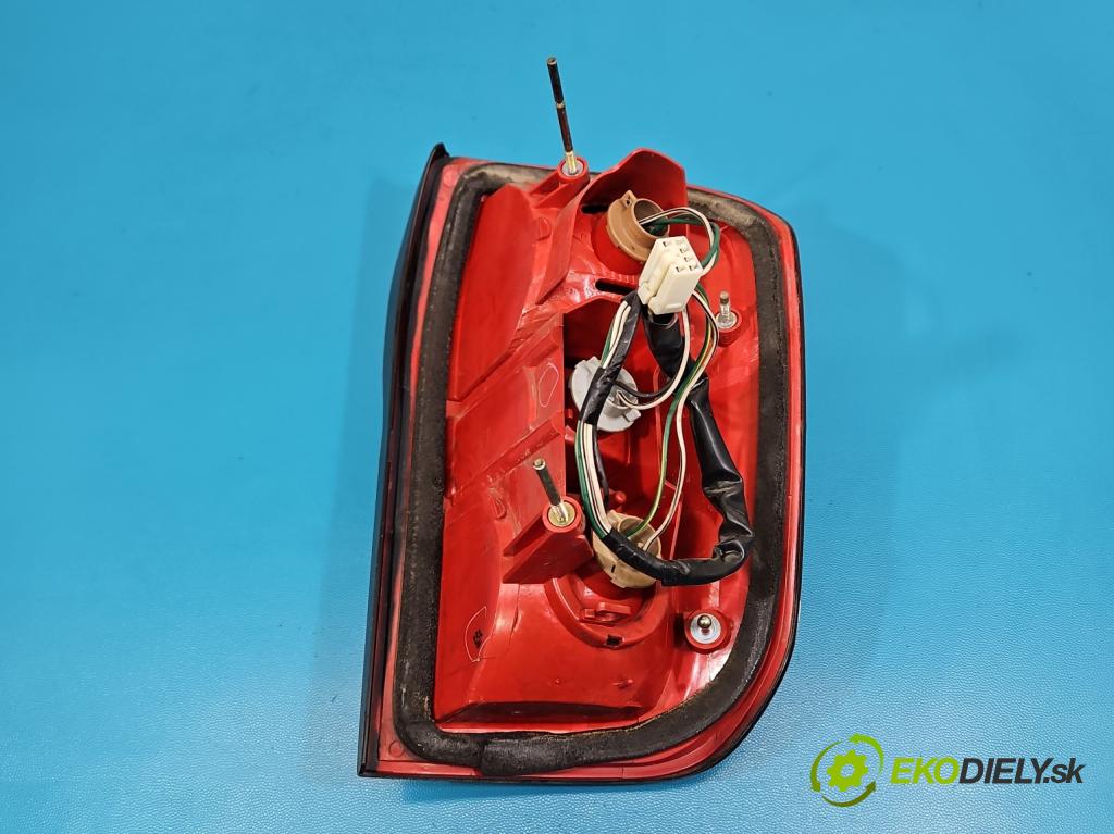 Toyota Rav4 II 2000-2005 2.0 D4D 1CD 133 HP manual 98 kW 1995 cm3 5- svetlo / reflektor zadné ľavé  (Kľučka dverí ostatné)