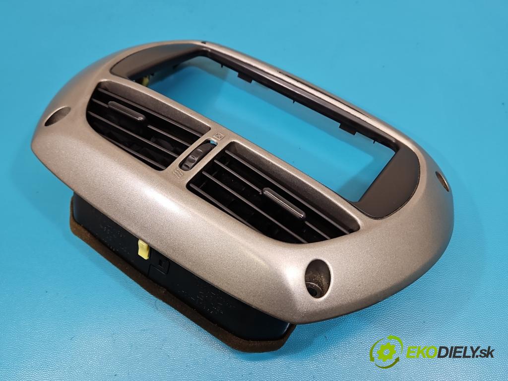 Toyota Rav4 II 2000-2005 2.0 D4D 1CD 133 hp manual 98 kW 1995 cm3 5- rameček rádia 55410-42090