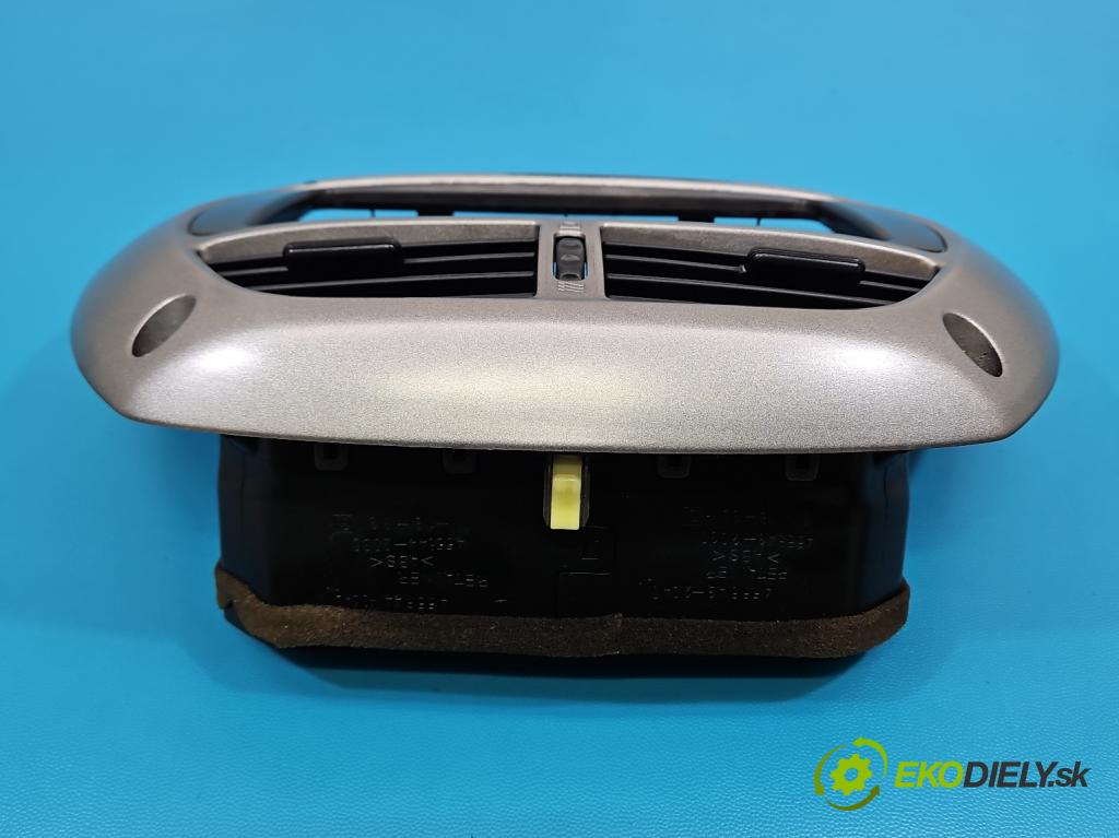 Toyota Rav4 II 2000-2005 2.0 D4D 1CD 133 hp manual 98 kW 1995 cm3 5- rameček rádia 55410-42090