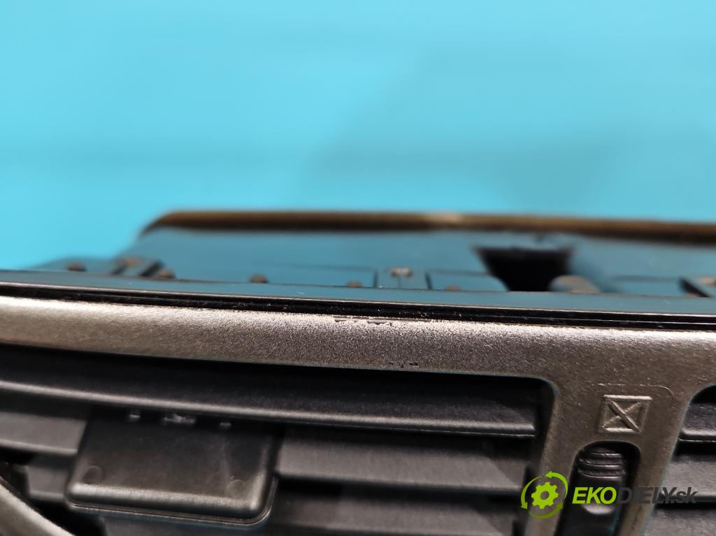 Toyota Rav4 II 2000-2005 2.0 D4D 1CD 133 hp manual 98 kW 1995 cm3 5- rameček rádia 55410-42090