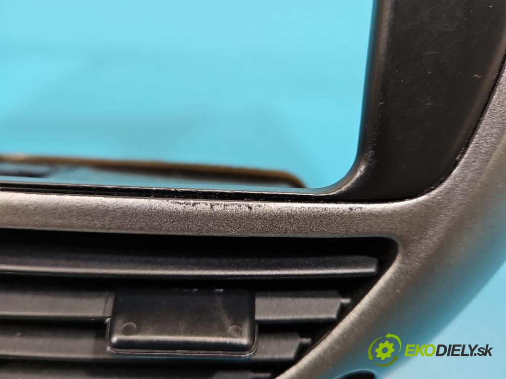 Toyota Rav4 II 2000-2005 2.0 D4D 1CD 133 hp manual 98 kW 1995 cm3 5- rameček rádia 55410-42090