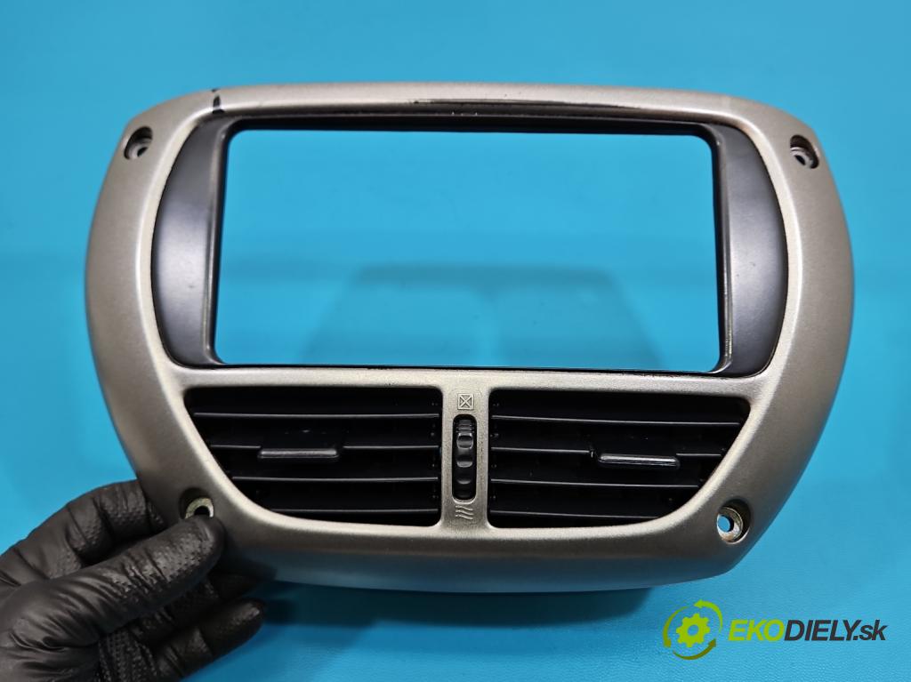 Toyota Rav4 II 2000-2005 2.0 D4D 1CD 133 hp manual 98 kW 1995 cm3 5- rameček rádia 55410-42090