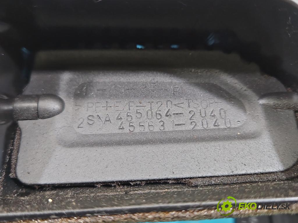 Toyota Rav4 II 2000-2005 2.0 D4D 1CD 133 hp manual 98 kW 1995 cm3 5- rameček rádia 55410-42090