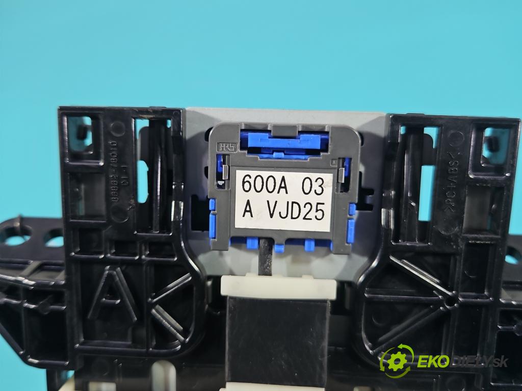 Lexus NX I 2014-2021 2.5 16V 155 HP automatic 114 kW 2494 cm3 5- Antena 86147-78010