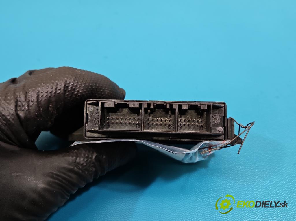 Volvo XC90 I 2002-2014 2.5 T 209KM automatic 154 kW 2521 cm3 5- řídící jednotka parkování 30656246