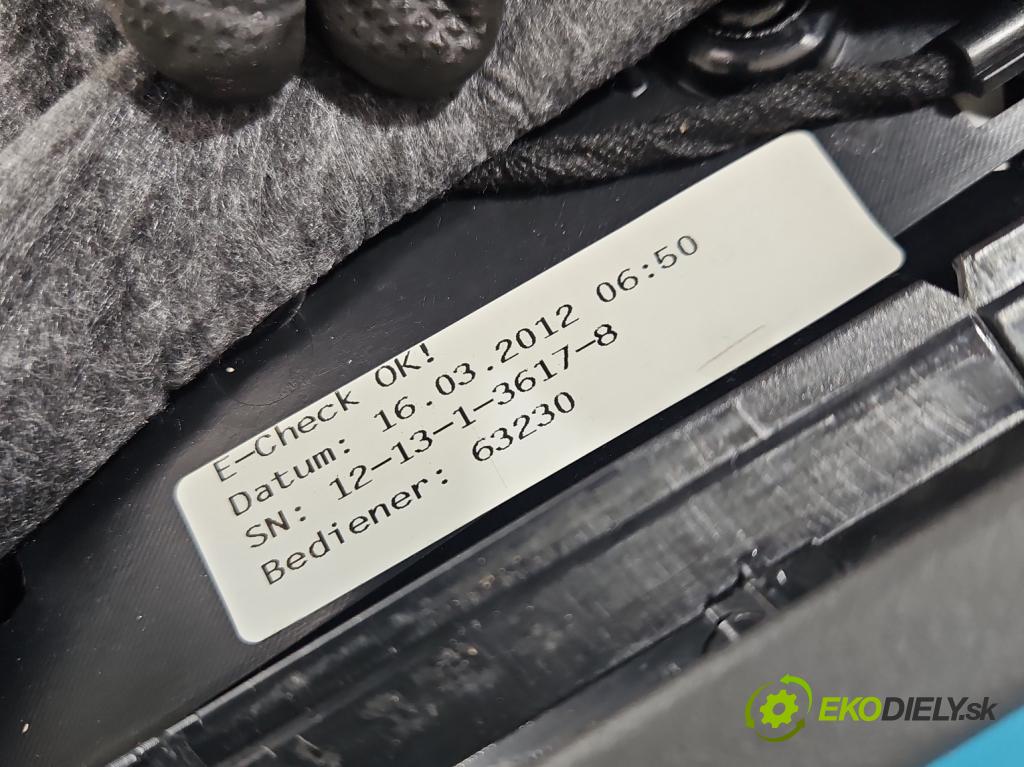 Audi A8 D4 2009-2017 2.0 TFSI 211KM automatic 155 kW 1984 cm3 4- Čalounictví: dvere predné pravé