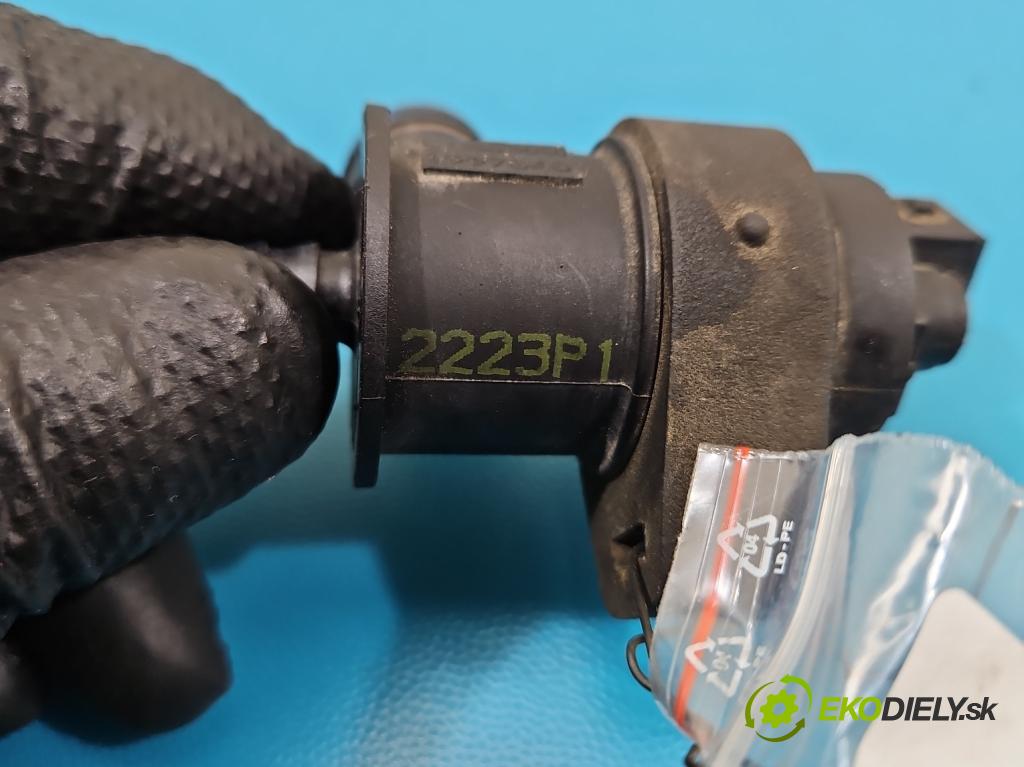 Volvo XC90 I 2002-2014 2.5 T 209KM automatic 154 kW 2521 cm3 5- ventil vakuum: 31104896 (Ventil)