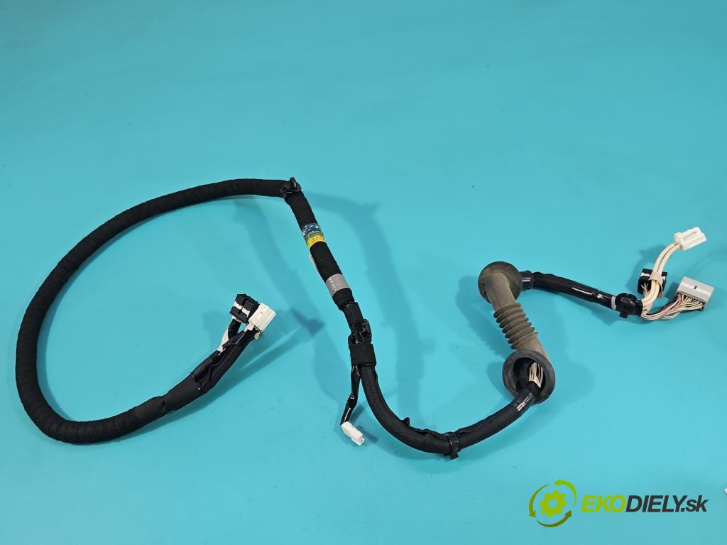 Lexus NX I 2014-2021 2.5 16V 155 HP automatic 114 kW 2494 cm3 5- Zväzok: kufrové dvere zadné 82185-78020B