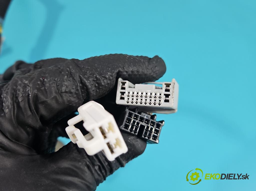 Lexus NX I 2014-2021 2.5 16V 155 HP automatic 114 kW 2494 cm3 5- Zväzok: kufrové dvere zadné 82185-78020B