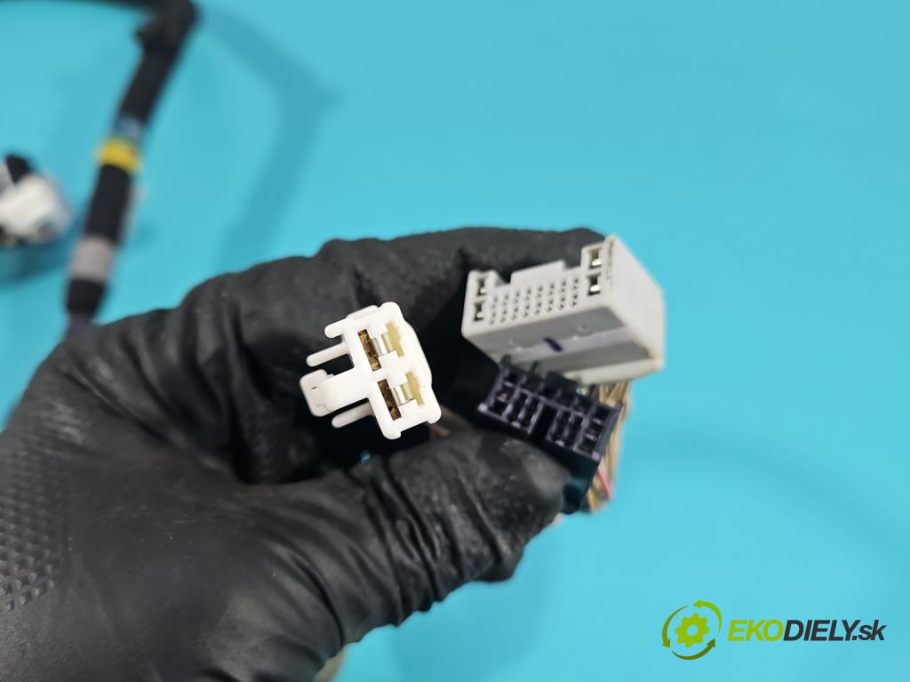 Lexus NX I 2014-2021 2.5 16V 155 HP automatic 114 kW 2494 cm3 5- Zväzok: kufrové dvere zadné 82185-78020B