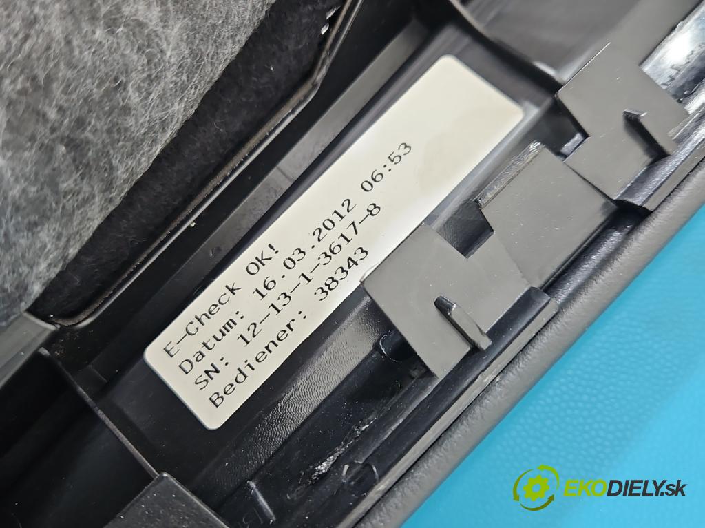 Audi A8 D4 2009-2017 2.0 TFSI 211KM automatic 155 kW 1984 cm3 4- Čalounictví: dvere zadné pravé