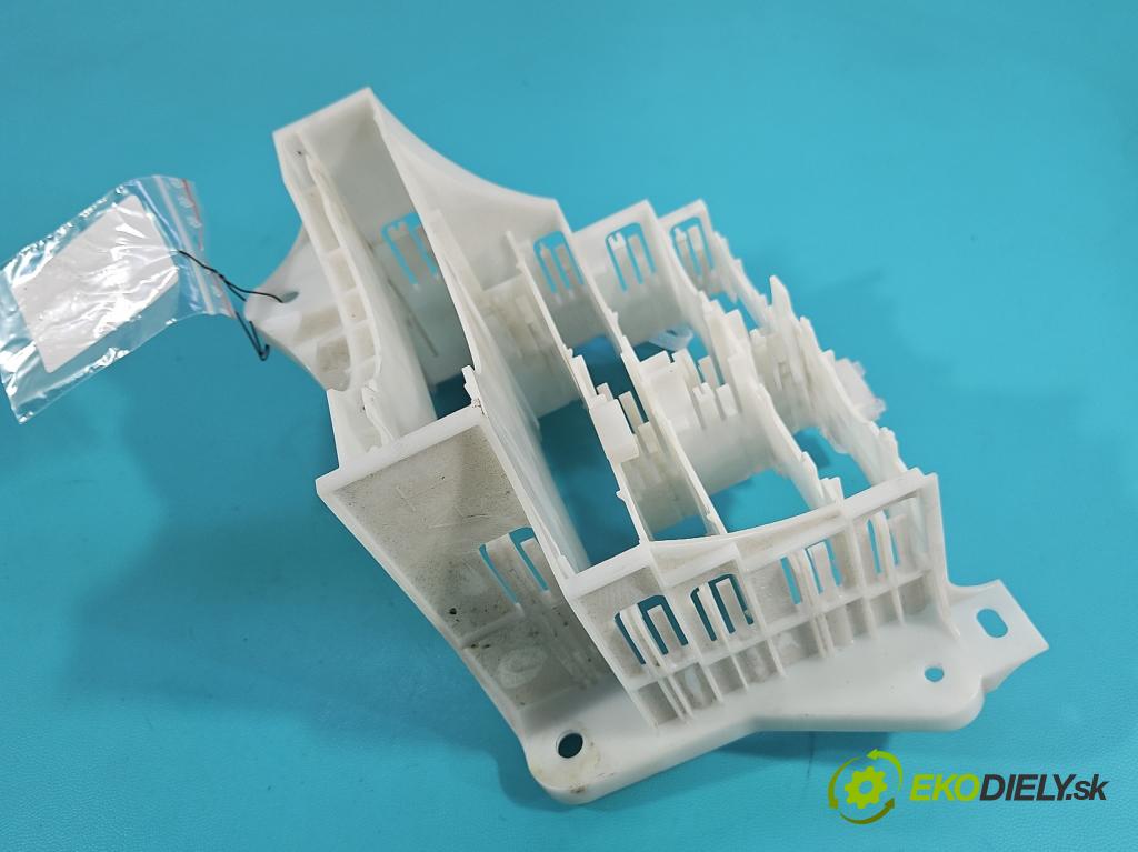 Lexus NX I 2014-2021 2.5 16V 155 hp automatic 114 kW 2494 cm3 5- Upevnění: 82877-78010