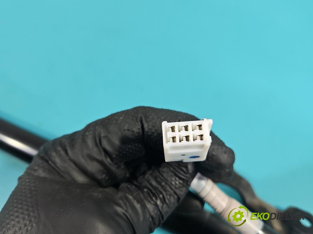 Lexus NX I 2014-2021 2.5 16V 155 hp automatic 114 kW 2494 cm3 5- Aktuátor: kufrových dveří pravý 68910-78011