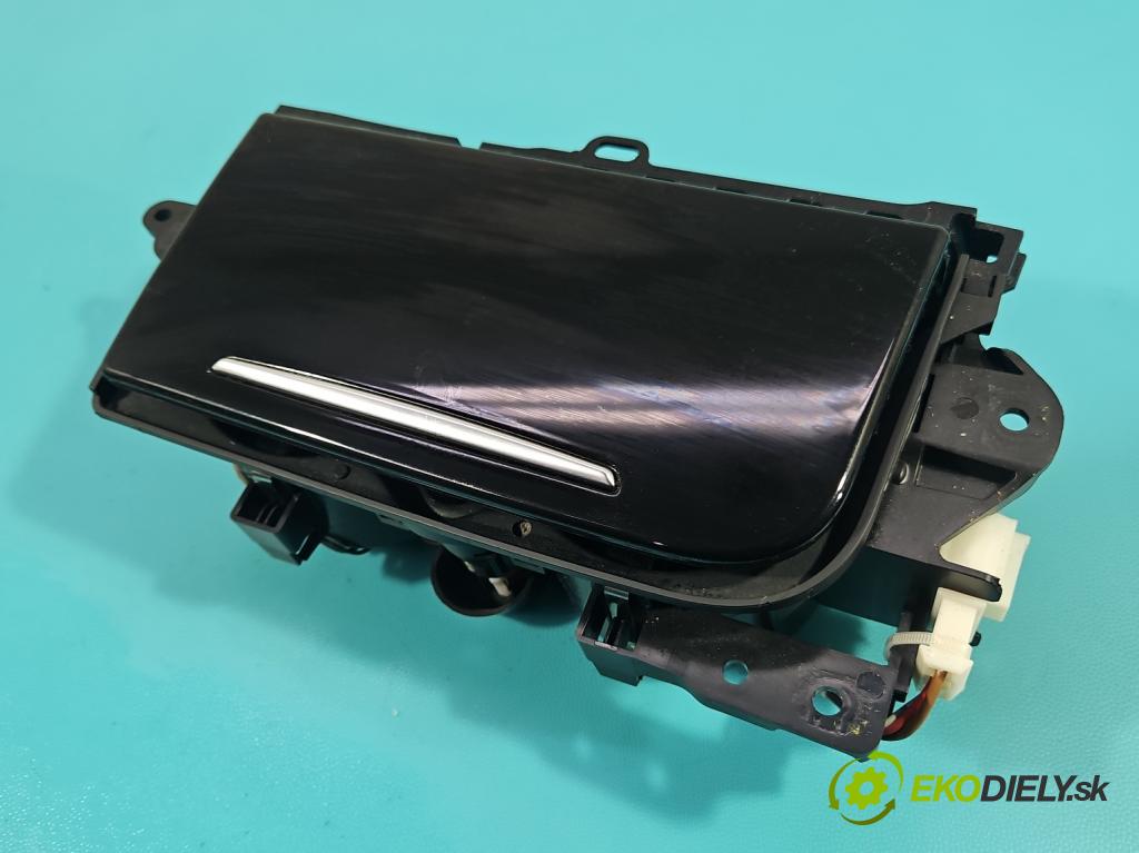 Audi A8 D4 2009-2017 2.0 TFSI 211KM automatic 155 kW 1984 cm3 4- Rukojeť: na napoje: 858601A (Držák nápojů)