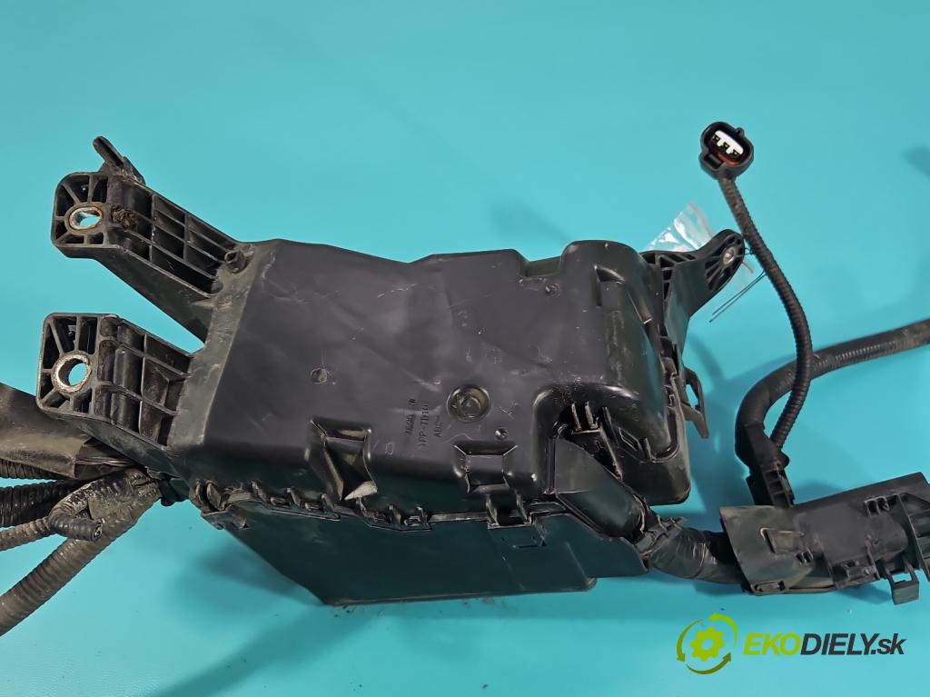 Lexus NX I 2014-2021 2.5 16V 155 HP automatic 114 kW 2494 cm3 5- skrinka poistka 82662-78080 (Poistková skrinka)