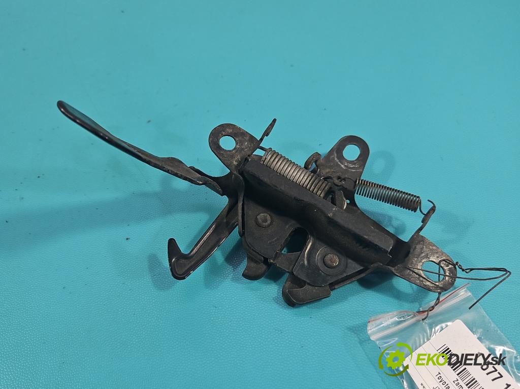 Toyota Rav4 II 2000-2005 2.0 D4D 1CD 133 HP manual 98 kW 1995 cm3 5- zámok kapoty