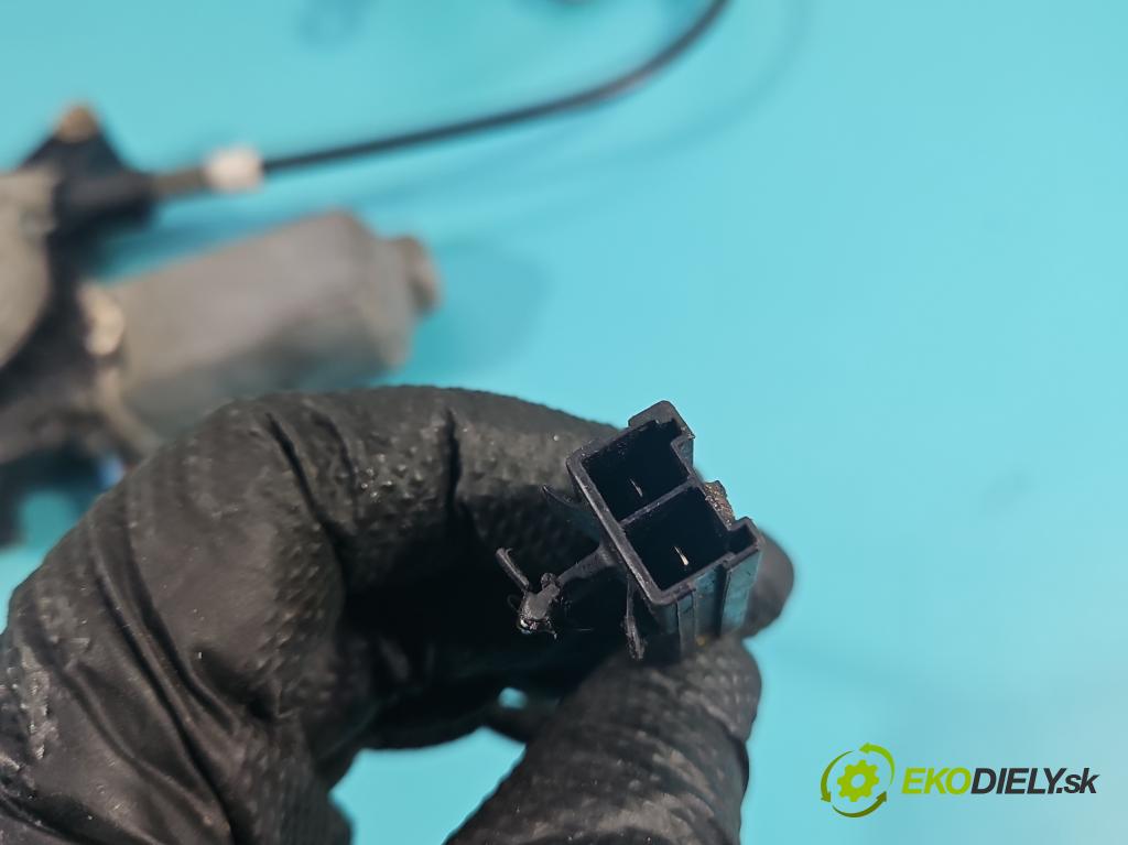 Nissan Primera P10 1990-1998 2.0 16V 121KM manual 89 kW 1998 cm3 4- mechanizmus okna predné ľavý