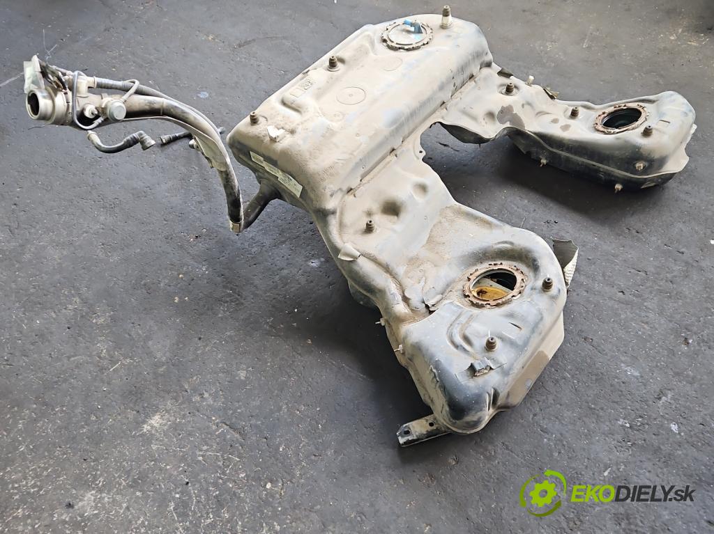 Audi A8 D4 2009-2017 2.0 TFSI 211KM automatic 155 kW 1984 cm3 4- Nádrž: palivo 4H0201021BD (Palivová nádrž)