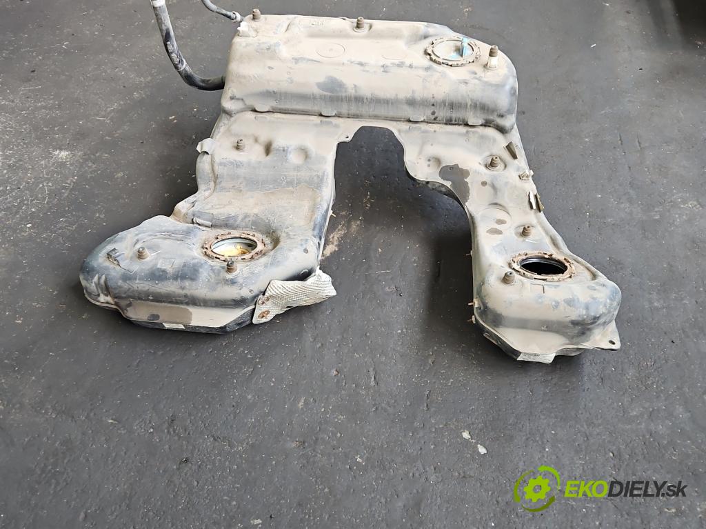 Audi A8 D4 2009-2017 2.0 TFSI 211KM automatic 155 kW 1984 cm3 4- Nádrž: palivo 4H0201021BD (Palivová nádrž)