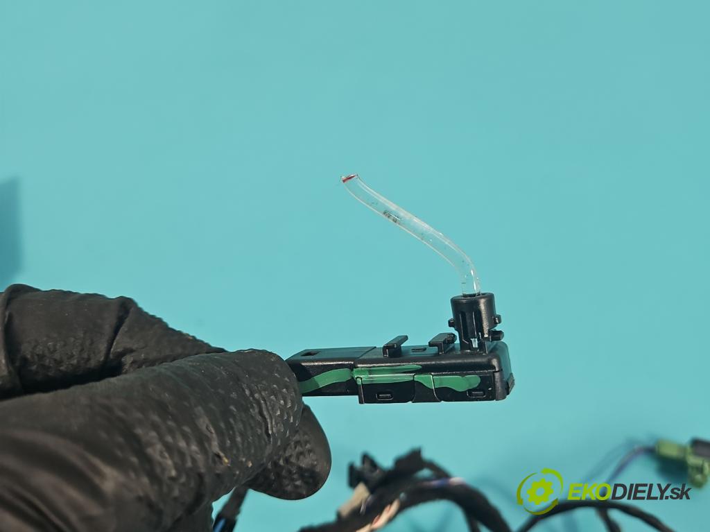 Bmw i3 2013–2022 0.0 elektrický: 170 HP automatic 125 kW 1 cm3 5- Zväzok: dvere zadné pravých 9349195