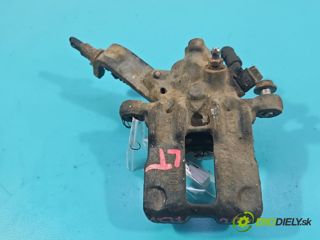 Nissan Primera P10 1990-1998 2.0 16V 121KM manual 89 kW 1998 cm3 4- brzdič zadní levý  (Klika dveří ostatní)