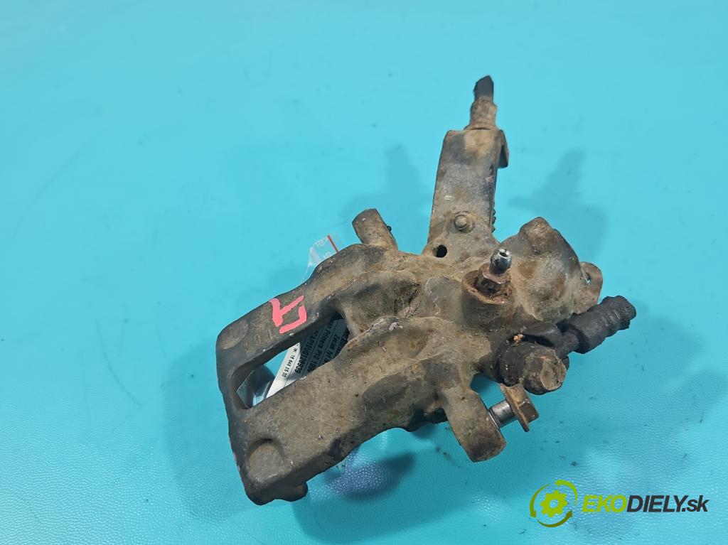 Nissan Primera P10 1990-1998 2.0 16V 121KM manual 89 kW 1998 cm3 4- brzdič zadní levý  (Klika dveří ostatní)