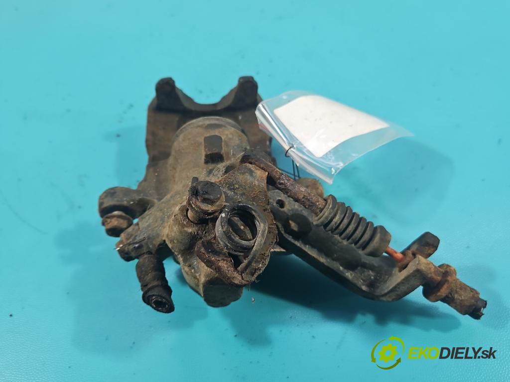 Nissan Primera P10 1990-1998 2.0 16V 121KM manual 89 kW 1998 cm3 4- brzdič zadné pravý  (Kľučka dverí ostatné)