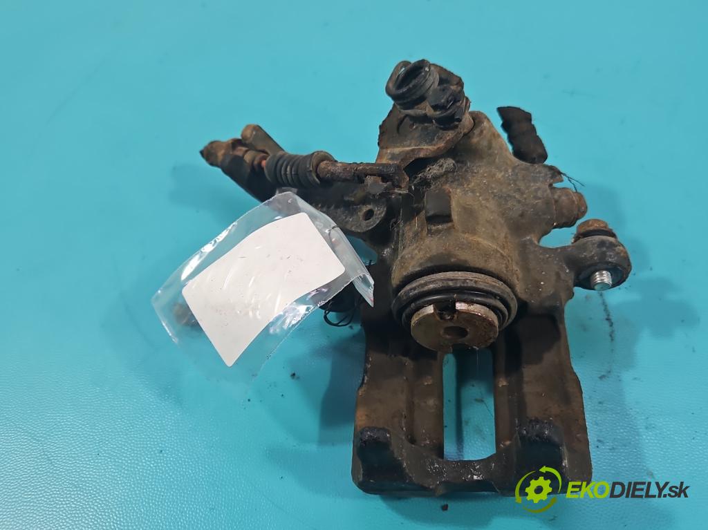 Nissan Primera P10 1990-1998 2.0 16V 121KM manual 89 kW 1998 cm3 4- brzdič zadné pravý  (Kľučka dverí ostatné)