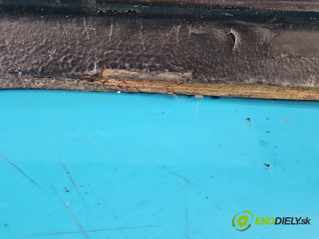 Toyota Rav4 II 2000-2005 2.0 D4D 1CD 133 HP manual 98 kW 1995 cm3 5- zadna kufor  (Kapota zadná (kufor))