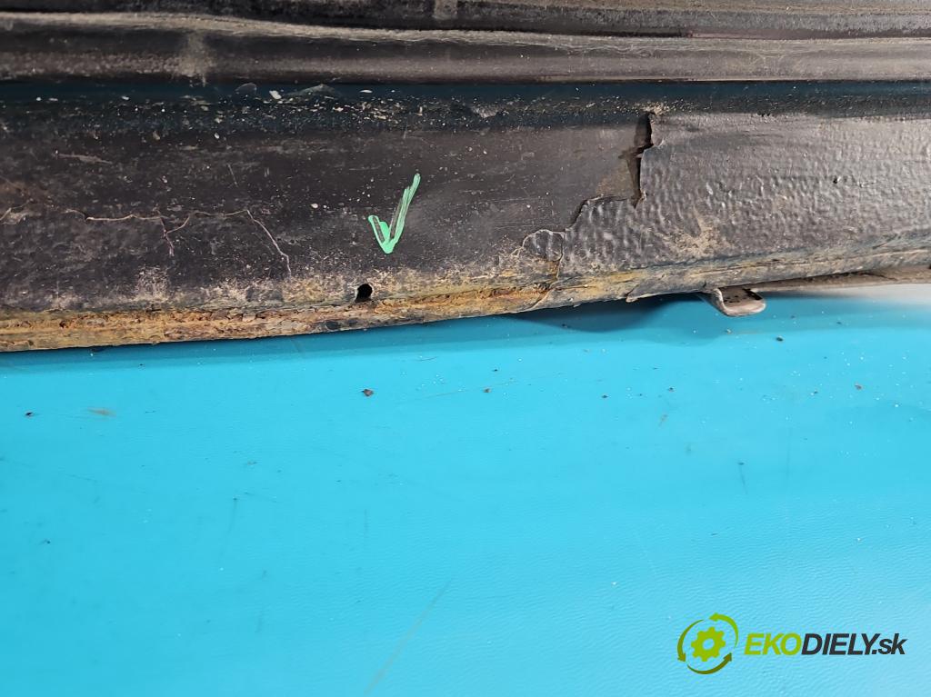 Toyota Rav4 II 2000-2005 2.0 D4D 1CD 133 HP manual 98 kW 1995 cm3 5- zadna kufor  (Kapota zadná (kufor))