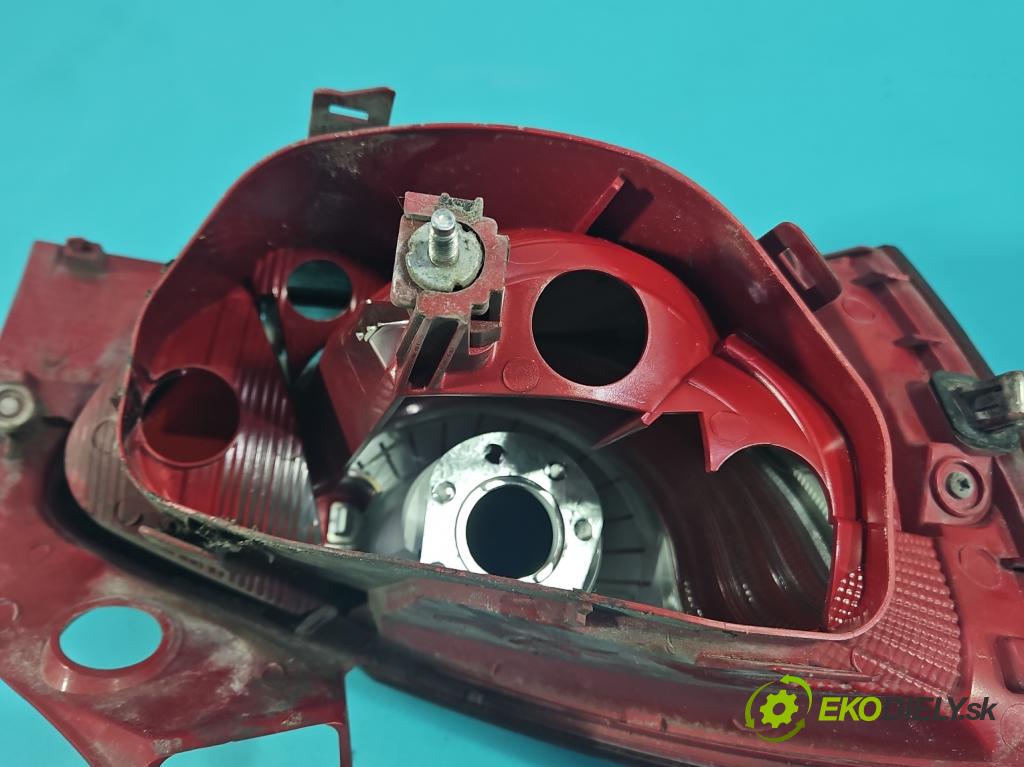 Seat Ibiza IV 6J 2008-2017 1.4 16V 86 HP manual 63 kW 1390 cm3 5- svetlo / reflektor zadné pravé  (Kľučka dverí ostatné)