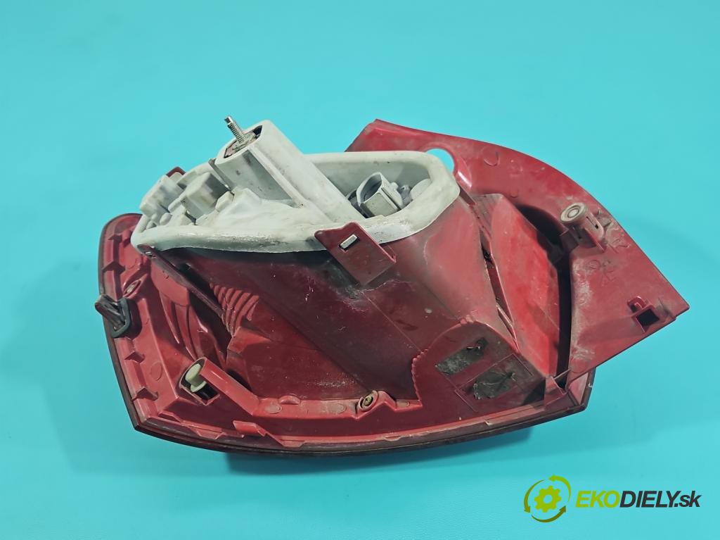 Seat Ibiza IV 6J 2008-2017 1.4 16V 86 HP manual 63 kW 1390 cm3 5- svetlo / reflektor zadné pravé  (Kľučka dverí ostatné)