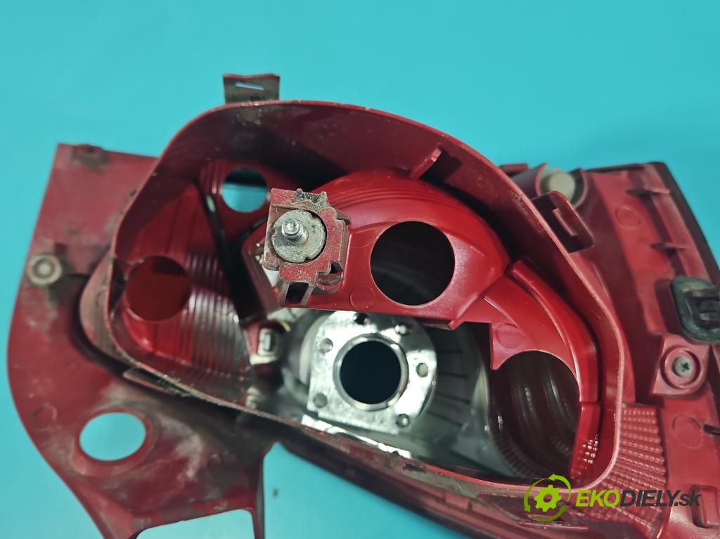 Seat Ibiza IV 6J 2008-2017 1.4 16V 86 HP manual 63 kW 1390 cm3 5- svetlo / reflektor zadné pravé  (Kľučka dverí ostatné)