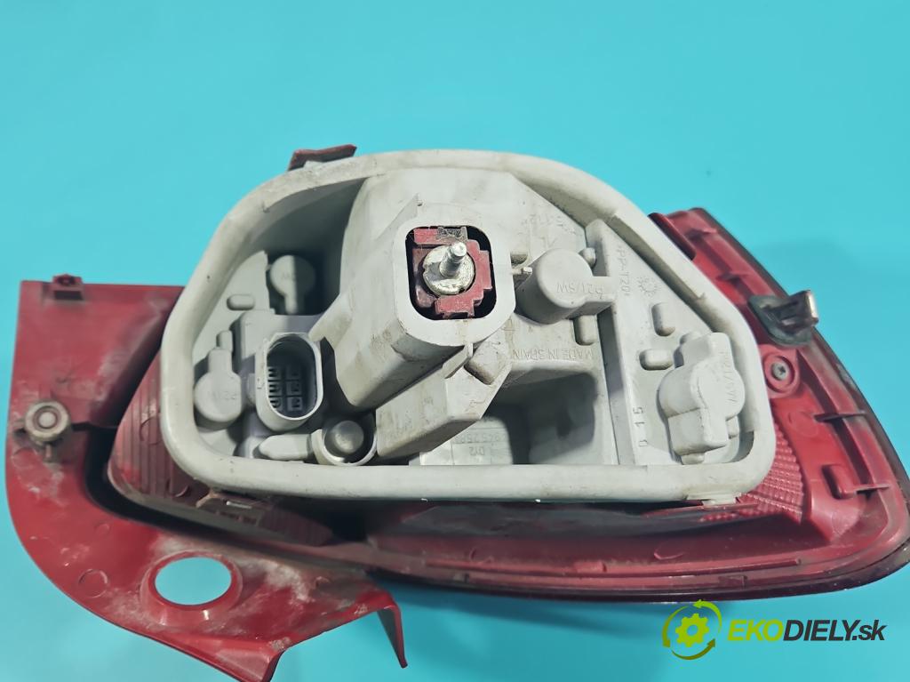 Seat Ibiza IV 6J 2008-2017 1.4 16V 86 HP manual 63 kW 1390 cm3 5- svetlo / reflektor zadné pravé  (Kľučka dverí ostatné)