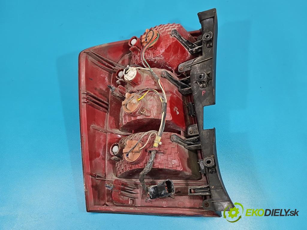 Kia Carens III  2006-2013 2.0 crdi 140 HP manual 103 kW 1991 cm3 5- svetlo / reflektor zadné pravé 92402-1D0 (Kľučka dverí ostatné)