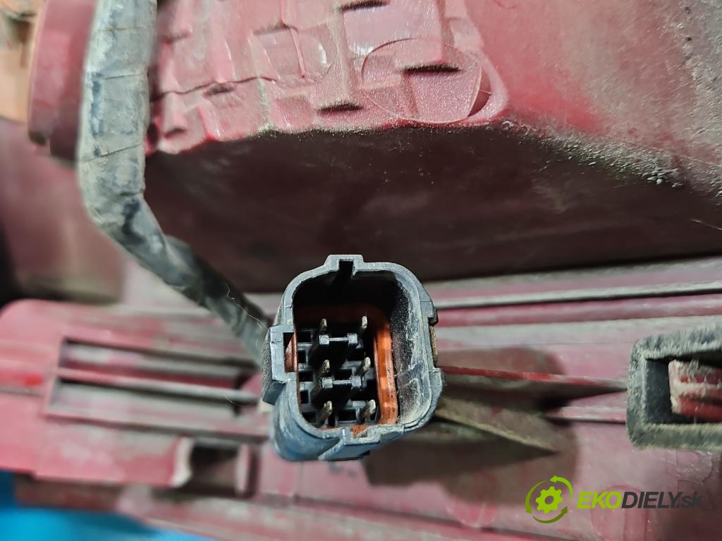 Kia Carens III  2006-2013 2.0 crdi 140 HP manual 103 kW 1991 cm3 5- svetlo / reflektor zadné pravé 92402-1D0 (Kľučka dverí ostatné)