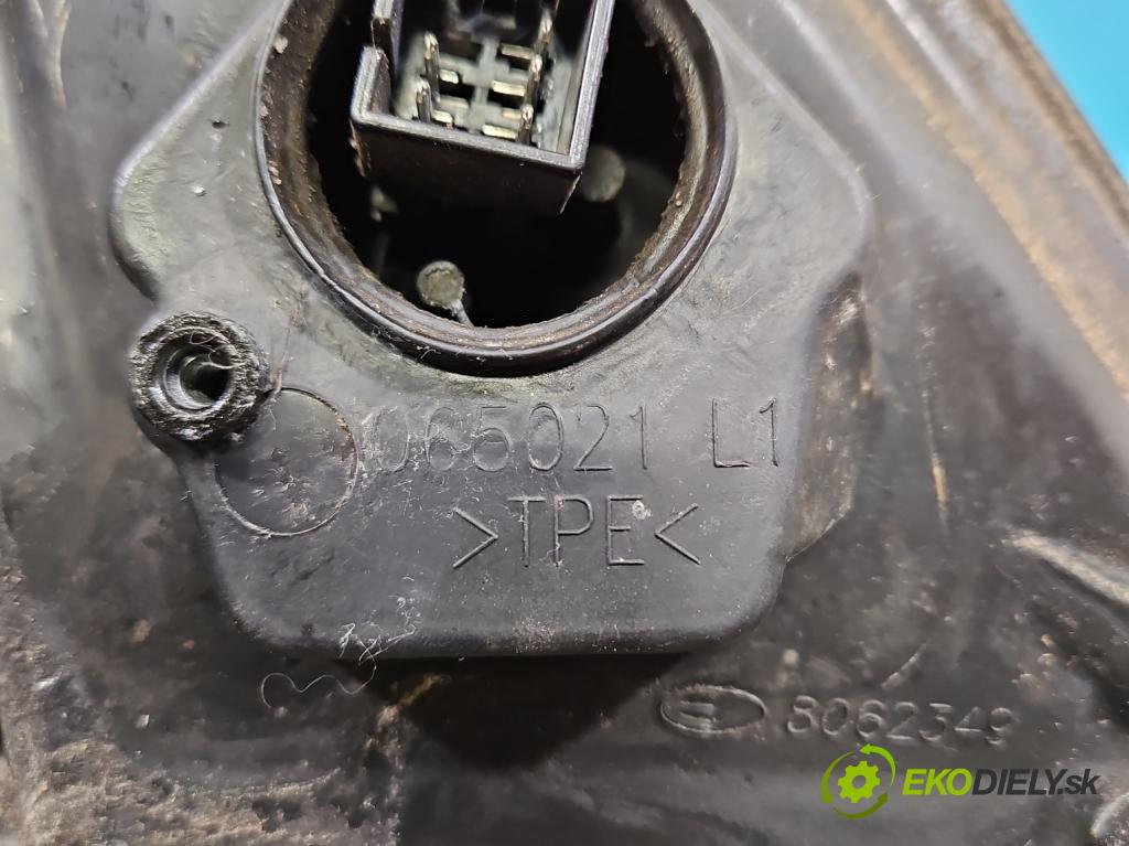 Opel Corsa C 2000-2006 1.0 12V 60 hp automatic 44 kW 998 cm3 5- zpětné zrcátko levé  (Klika dveří ostatní)