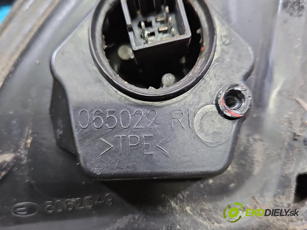 Opel Corsa C 2000-2006 1.0 12V 60 HP automatic 44 kW 998 cm3 5- zrkadlo pravé  (Kľučka dverí ostatné)