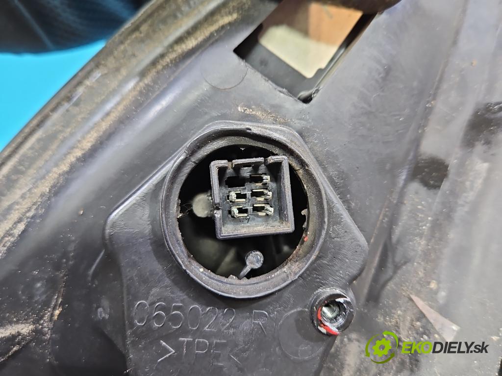 Opel Corsa C 2000-2006 1.0 12V 60 HP automatic 44 kW 998 cm3 5- zrkadlo pravé  (Kľučka dverí ostatné)