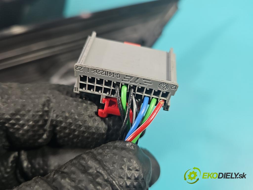 Jaguar F-Pace 16- 2.0d 241KM automatic 177 kW 1999 cm3 5- zrkadlo ľavé  (Kľučka dverí ostatné)