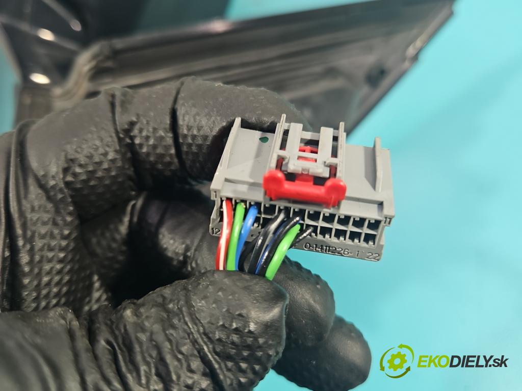 Jaguar F-Pace 16- 2.0d 241KM automatic 177 kW 1999 cm3 5- zrkadlo ľavé  (Kľučka dverí ostatné)