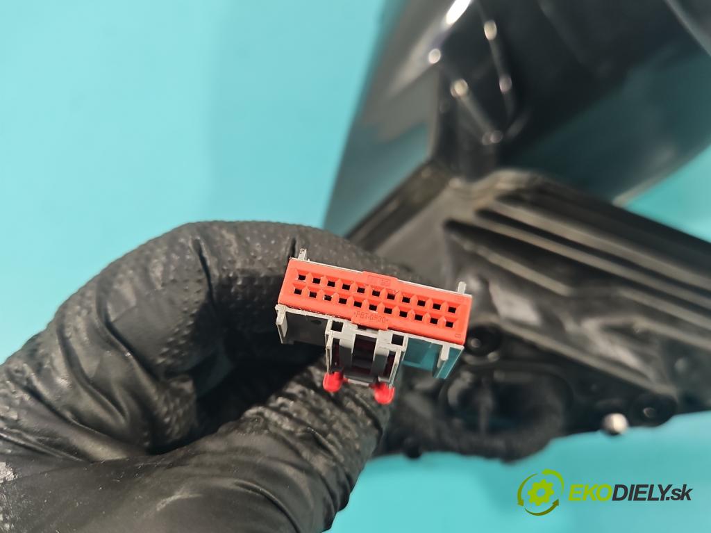 Jaguar F-Pace 16- 2.0d 241KM automatic 177 kW 1999 cm3 5- zrkadlo ľavé  (Kľučka dverí ostatné)