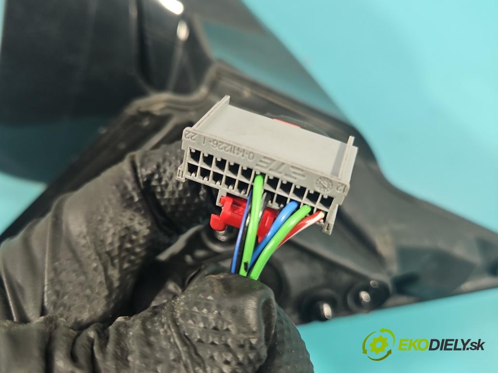 Jaguar F-Pace 16- 2.0d 241KM automatic 177 kW 1999 cm3 5- zpětné zrcátko pravé  (Klika dveří ostatní)