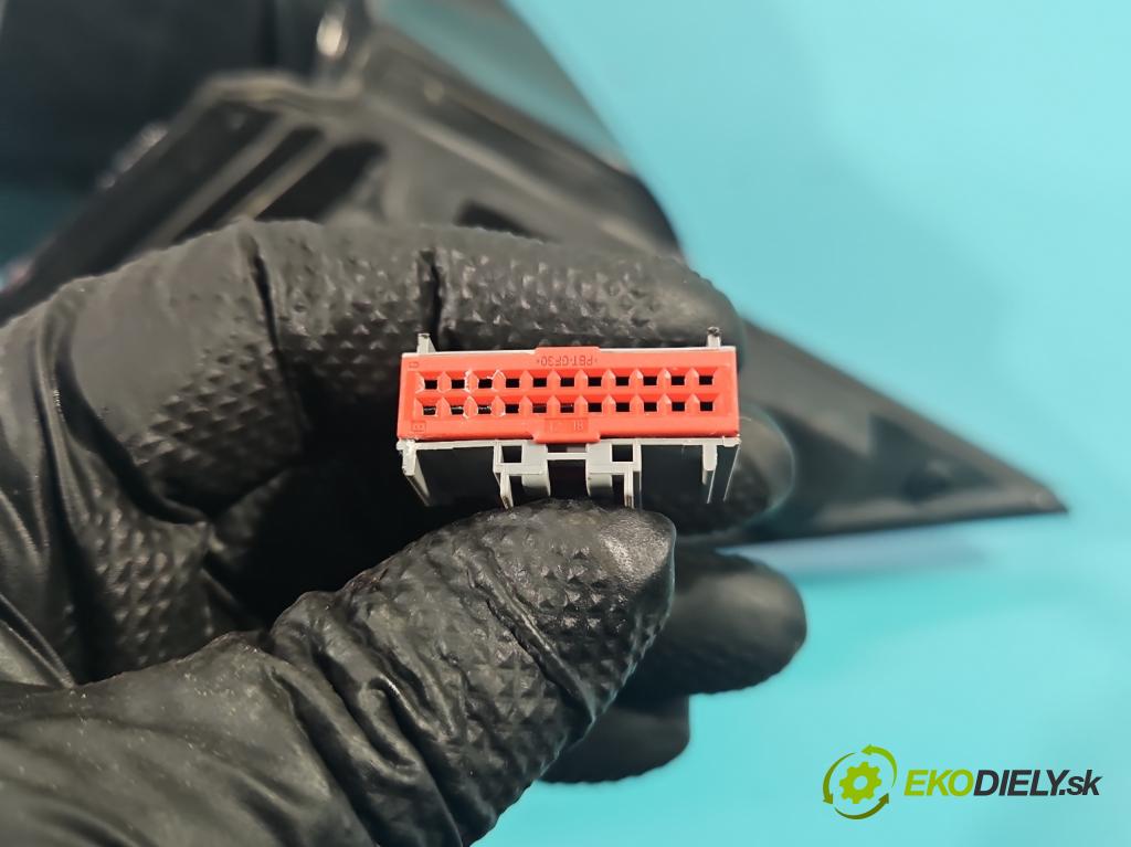 Jaguar F-Pace 16- 2.0d 241KM automatic 177 kW 1999 cm3 5- zpětné zrcátko pravé  (Klika dveří ostatní)