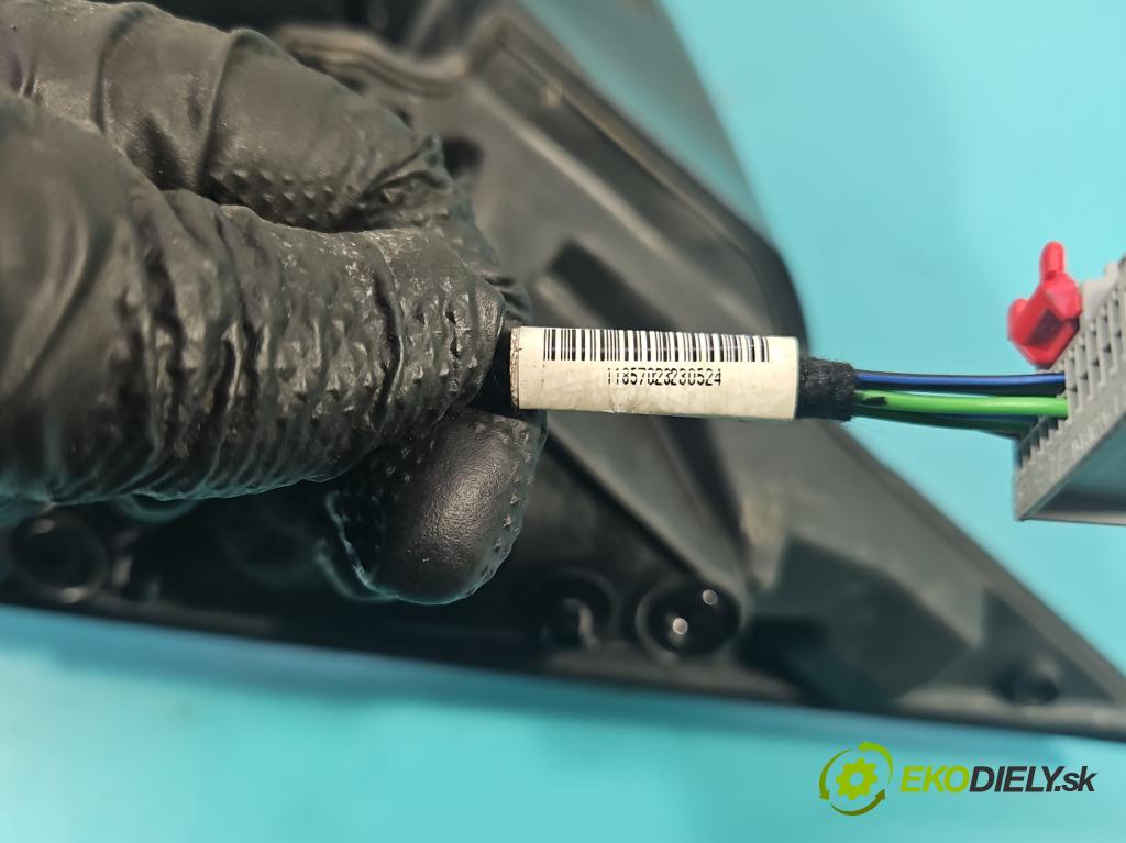 Jaguar F-Pace 16- 2.0d 241KM automatic 177 kW 1999 cm3 5- zpětné zrcátko pravé  (Klika dveří ostatní)