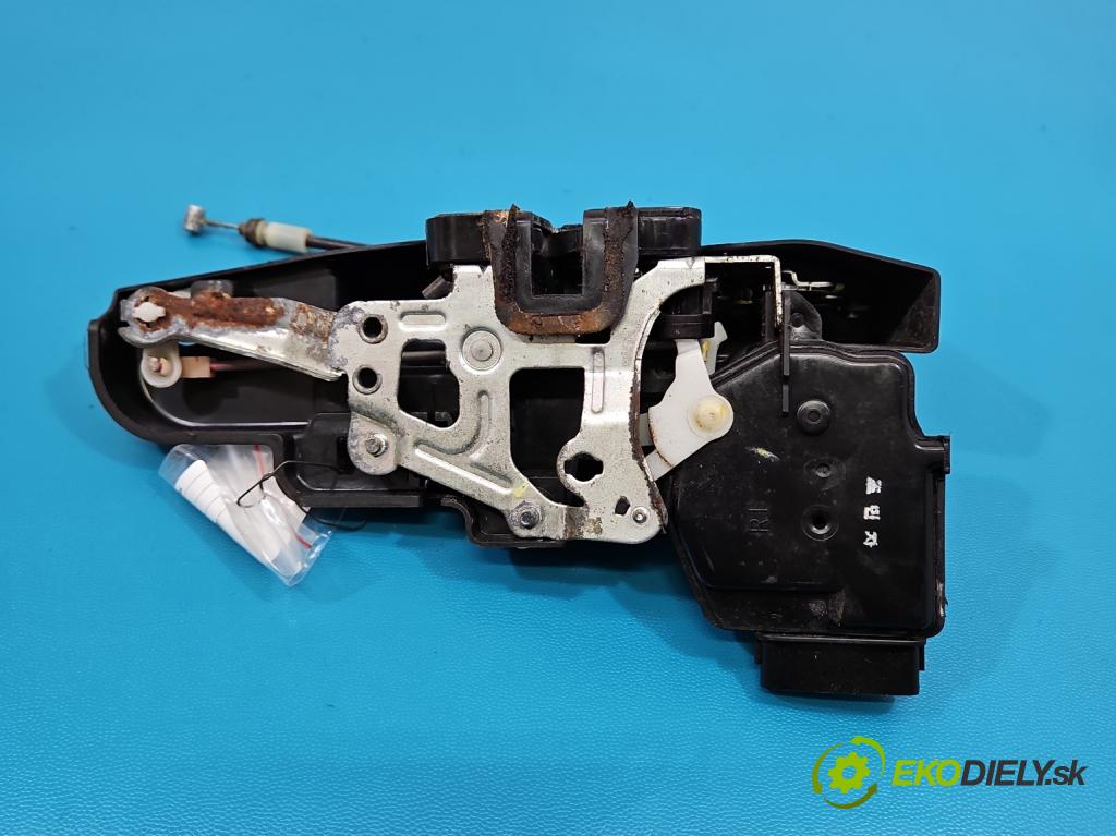 Kia Carens III  2006-2013 2.0 crdi 140 HP manual 103 kW 1991 cm3 5- zámok predné pravý