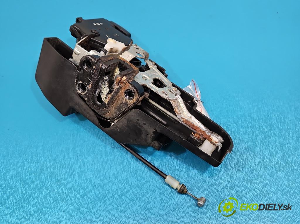 Kia Carens III  2006-2013 2.0 crdi 140 hp manual 103 kW 1991 cm3 5- zámek přední pravý 