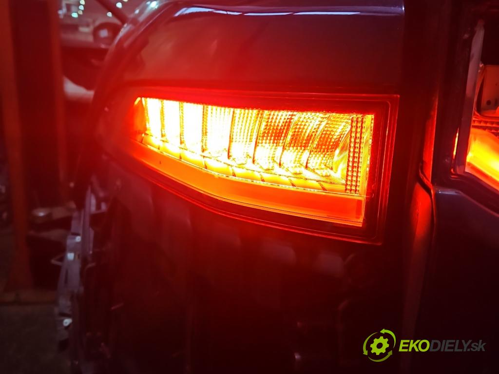 Jaguar F-Pace 16- 2.0d 241KM automatic 177 kW 1999 cm3 5- svetlo / reflektor zadné ľavé HK83-13405-AF (Kľučka dverí ostatné)