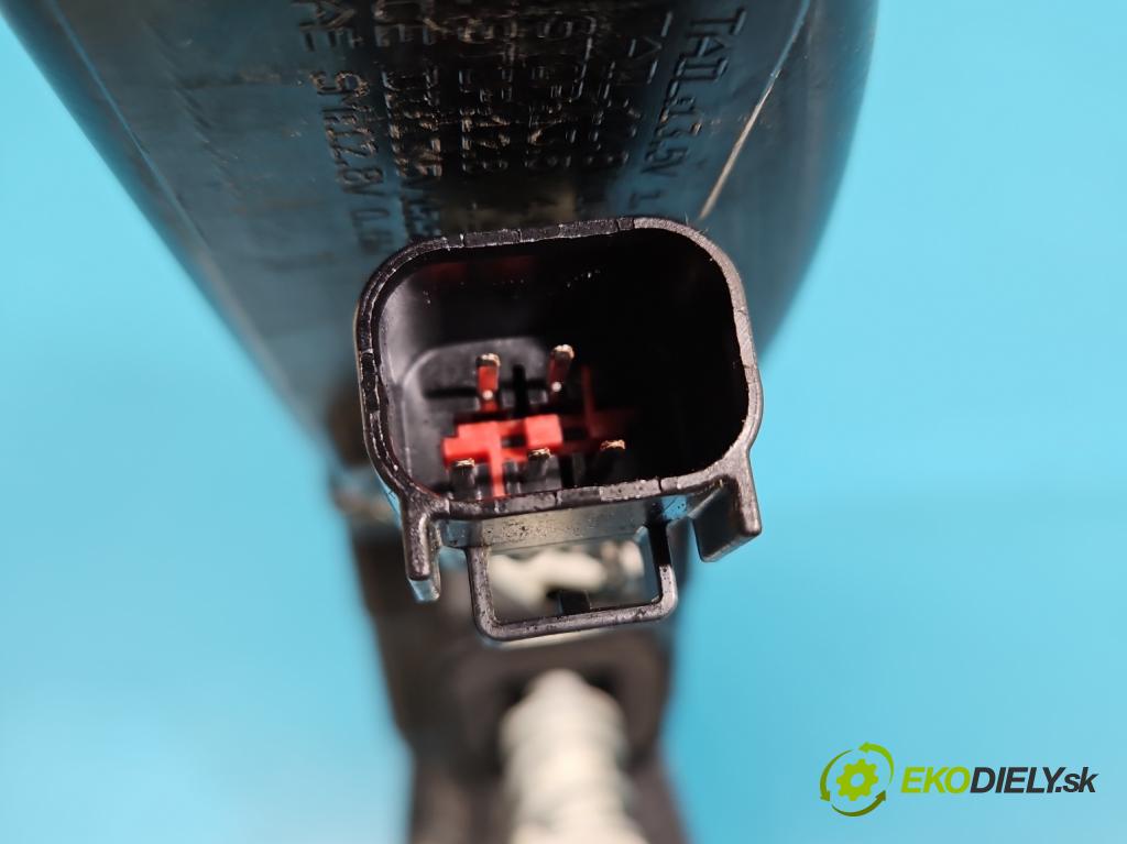 Jaguar F-Pace 16- 2.0d 241KM automatic 177 kW 1999 cm3 5- svetlo / reflektor zadné pravé HK83-13404-AF (Kľučka dverí ostatné)